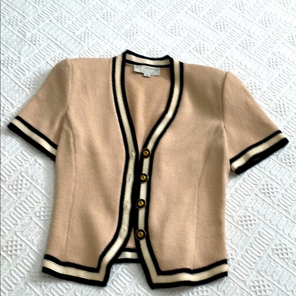 St. John 2 pc set Beige Short Sleeve Sweater luxury high waist shorts - Picture 7 of 17